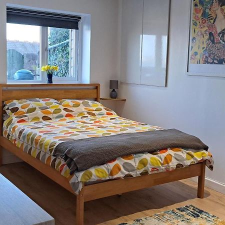 Modern Studio Apartment With Outstanding Views, Sleeps 2 Newlyn Extérieur photo