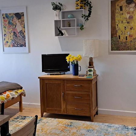 Modern Studio Apartment With Outstanding Views, Sleeps 2 Newlyn Extérieur photo